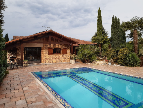 Magnifique villa traditionnelle avec piscine et pool house