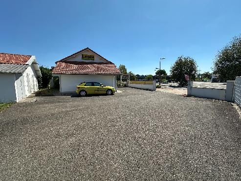 Maison à usage commercial et habitation