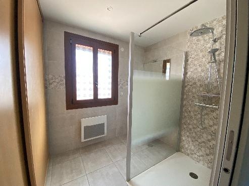 Située à deux pas des commerces, services et espaces verts