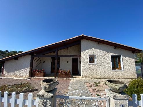 Située à deux pas des commerces, services et espaces verts