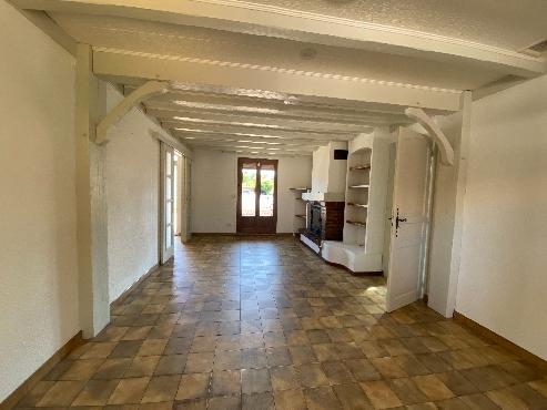 Située à deux pas des commerces, services et espaces verts