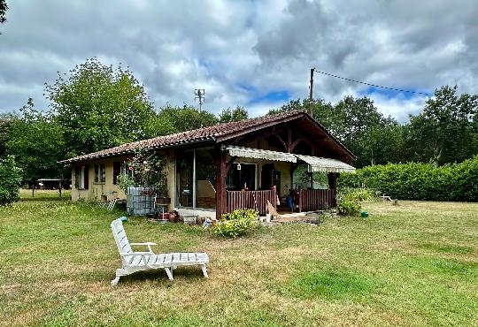 Sur un airial de 4 400 m², maison 3 ch. habitable de suite