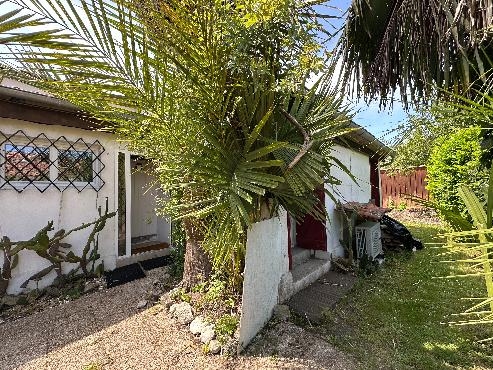 Une atmosphère dépaysante et exotique entoure cette maison