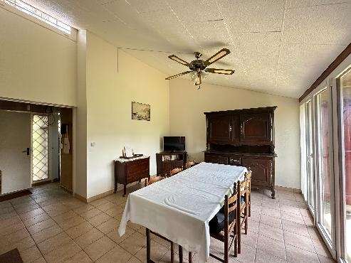 Une atmosphère dépaysante et exotique entoure cette maison