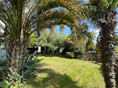 Une atmosphère dépaysante et exotique entoure cette maison
