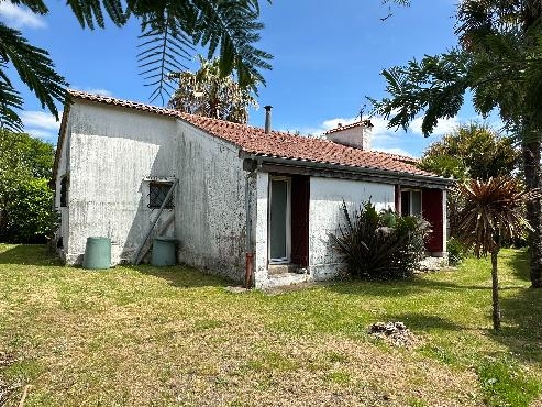 Une atmosphère dépaysante et exotique entoure cette maison
