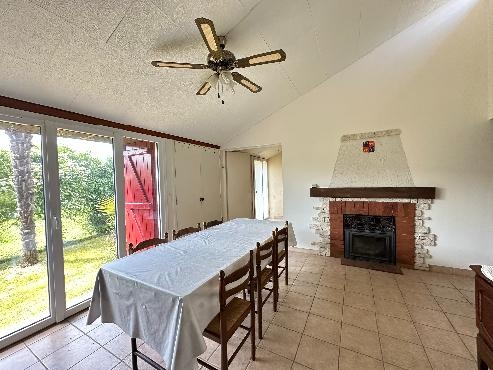 Une atmosphère dépaysante et exotique entoure cette maison